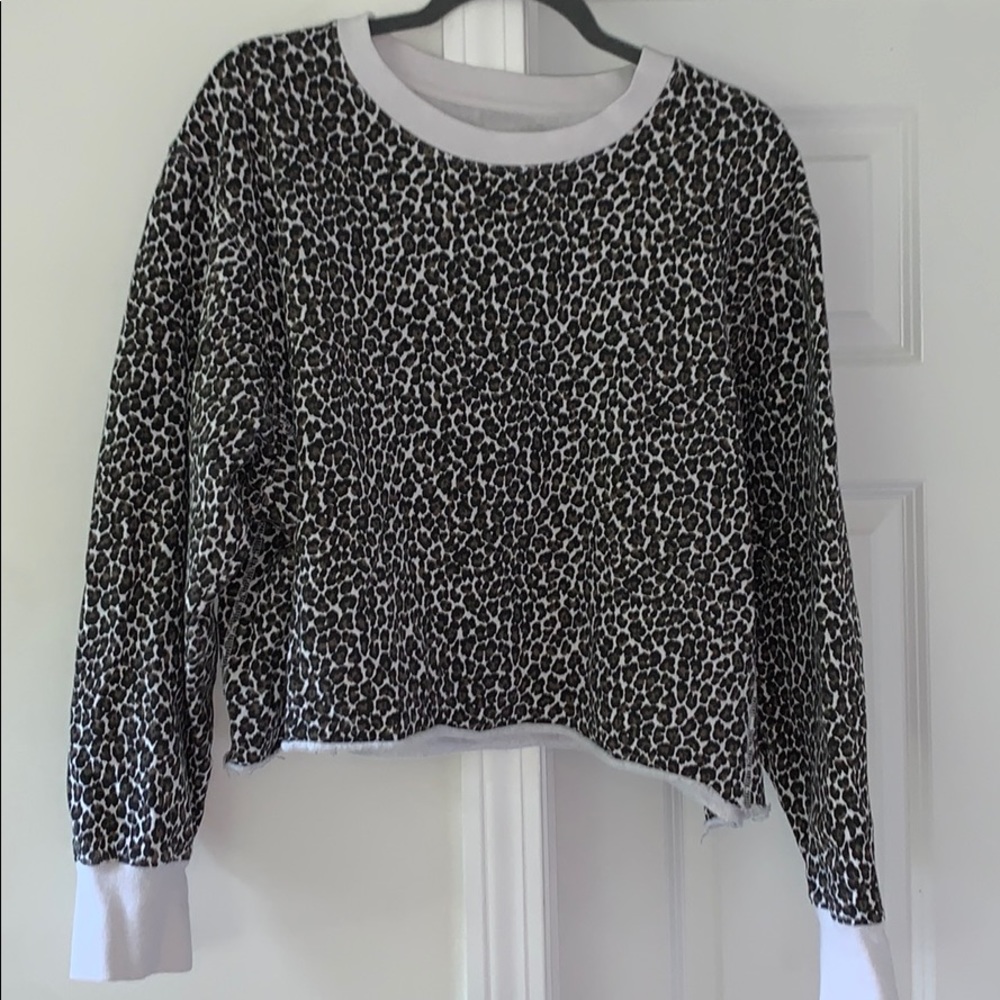 Cropped leopard crew neck